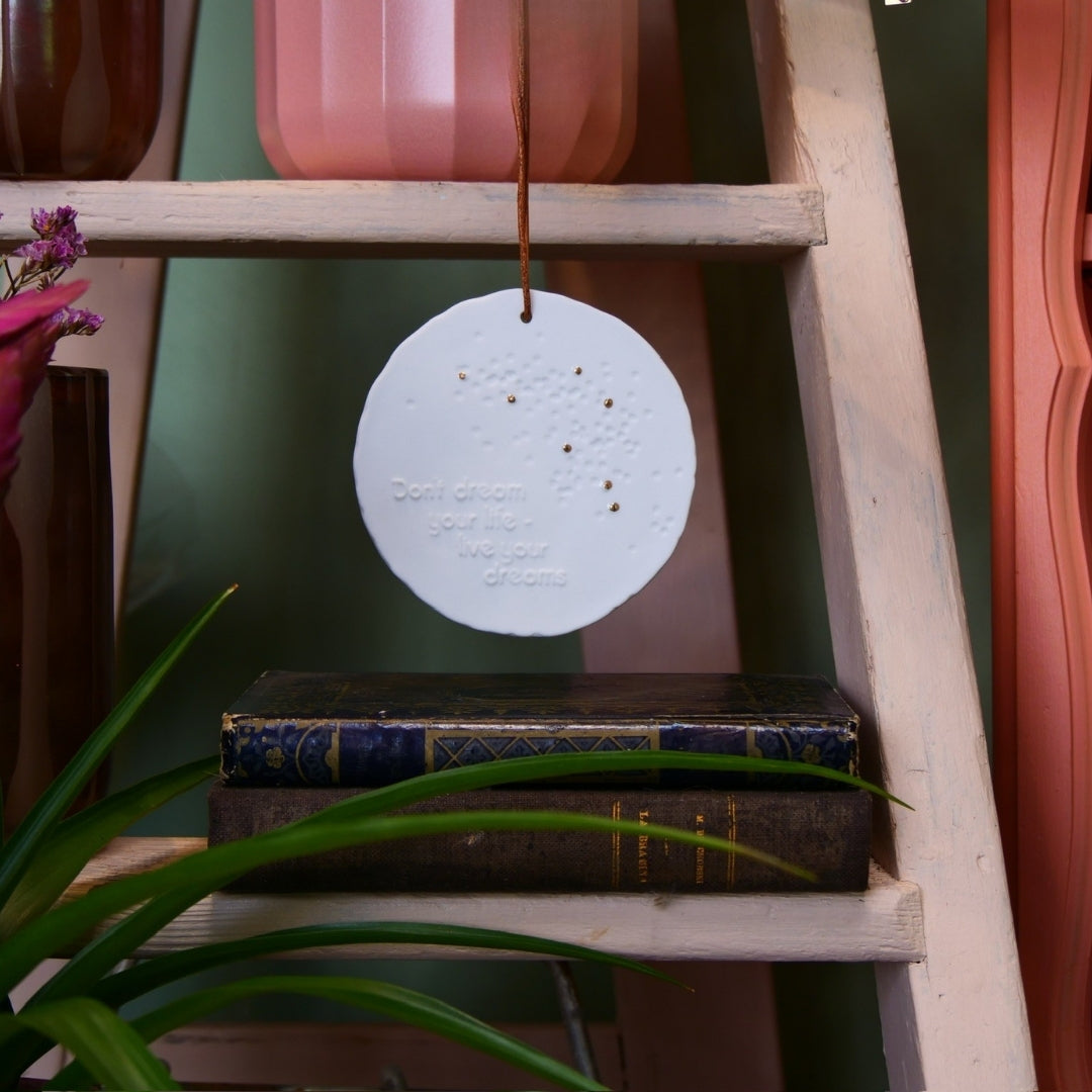 RÄDER – Suspension “Live Your Dreams” en porcelaine blanche