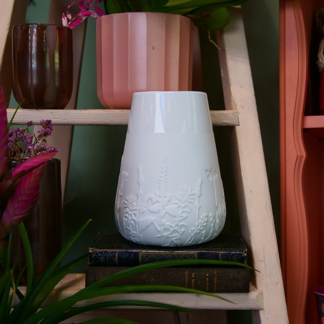 RÄDER – Vase “Herbier” en porcelaine blanche