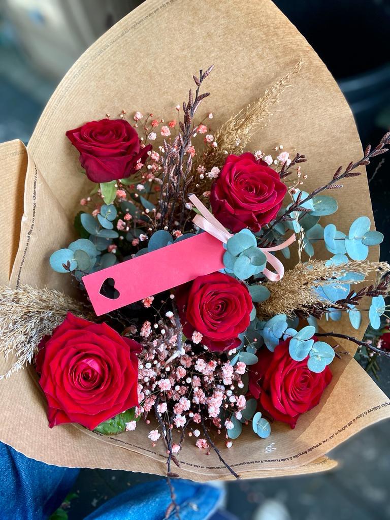 MYOSOTIS - Bouquet de fleurs fraîches St Valentin avec roses rouges