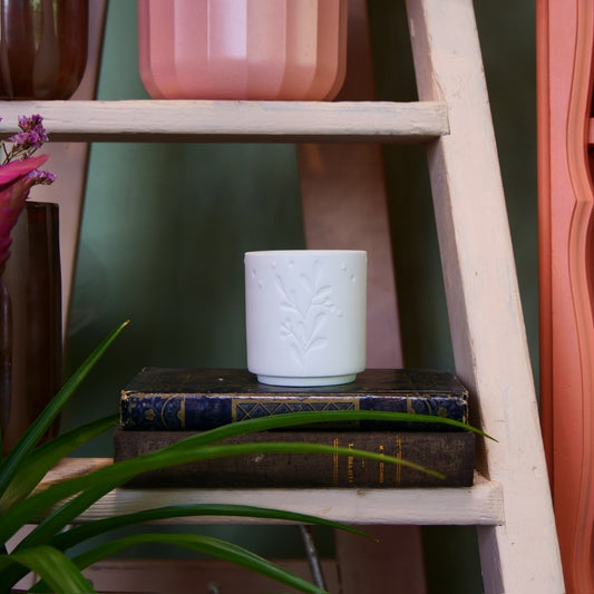 RÄDER – Petit vase feuillage en porcelaine blanche