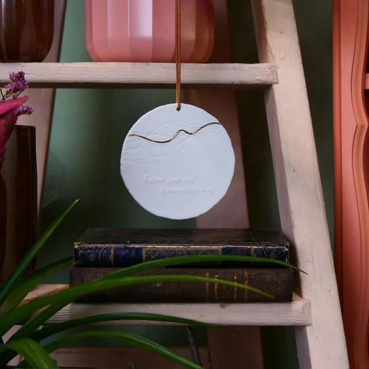 RÄDER – Suspension “Follow Your Soul” en porcelaine blanche