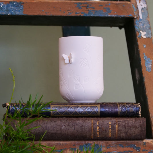 RÄDER – Vase “papillon" en porcelaine blanche